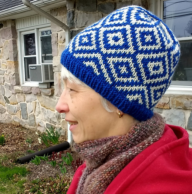 Blue and white colorwork pattern hat with alternating diamonds